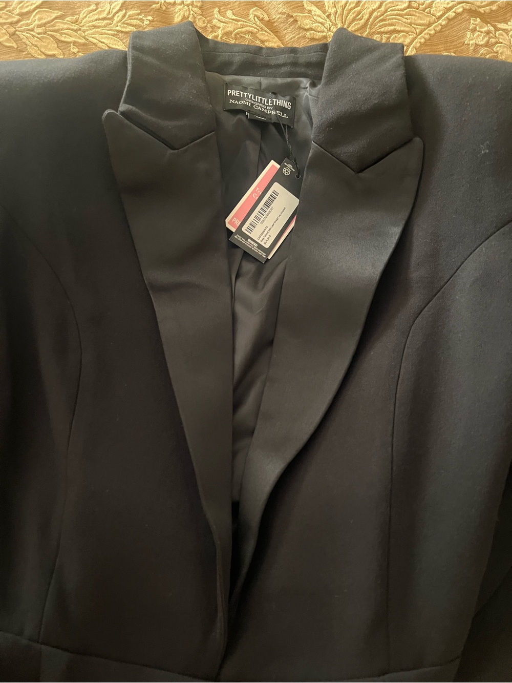 PrettyLittleThing Black Deep V Tailored Jumpsuit - Picture 4 of 4